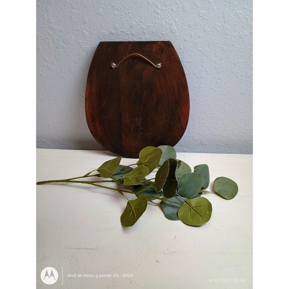 Vintage Little Girl in the Bathroom Wood‎ Wall Hanging, signed by Ruth Davis - Picture 2 of 2